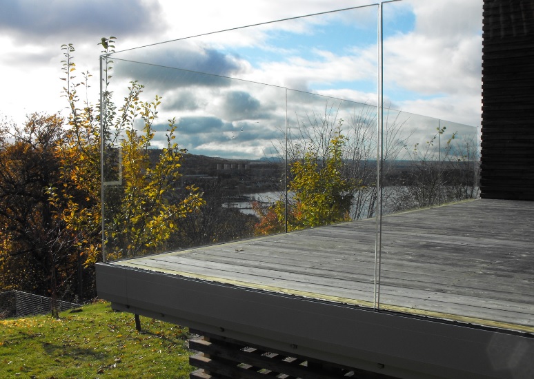 Glass Balustrades Stirling: Safety Meets Sophistication